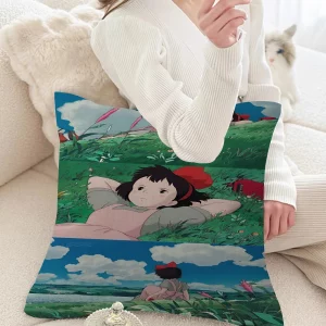 Housse de Coussin Kiki La Petite Sorcière Couchée